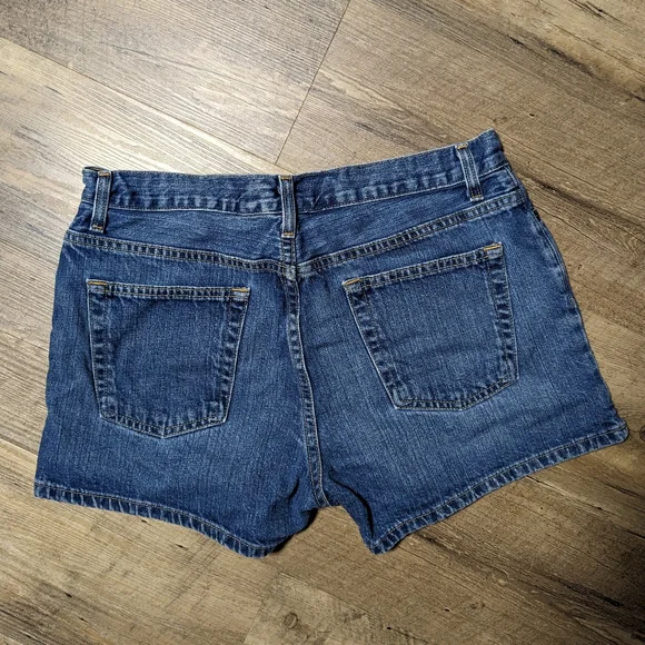 Gap women's jean shorts, size 12 - Picture 3 of 5